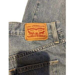 Hugh waisted straight LEVI jeans!